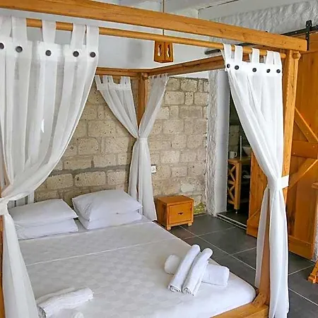 Rikas Boutique Otel *